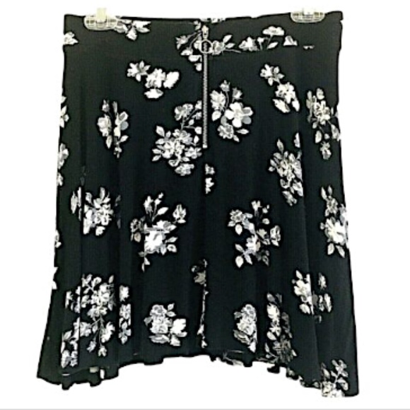 SO Skater Skirt Junior Large Black White Floral - Picture 1 of 12